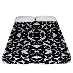 Black And White Geometric Pattern Fitted Sheet (queen Size) by dflcprints