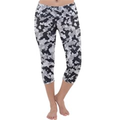 Camouflage Tarn Texture Pattern Capri Yoga Leggings by Sapixe