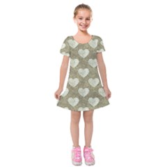 Hearts Motif Pattern Kids  Short Sleeve Velvet Dress by dflcprints