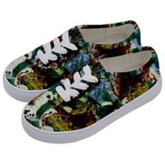 Doves Matchmaking 1 Kids  Classic Low Top Sneakers by bestdesignintheworld