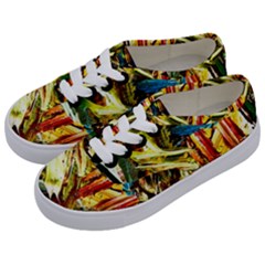 In A Mountains - State Washingtone Kids  Classic Low Top Sneakers by bestdesignintheworld