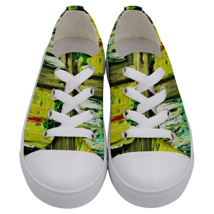 Old Tree And House With An Arch 8 Kids  Low Top Canvas Sneakers