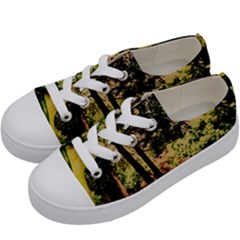 Hot Day In Dallas 25 Kids  Low Top Canvas Sneakers by bestdesignintheworld