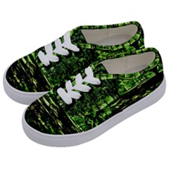 Hot Day In Dallas 26 Kids  Classic Low Top Sneakers by bestdesignintheworld