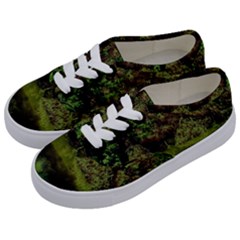 Hot Day In Dallas 33 Kids  Classic Low Top Sneakers by bestdesignintheworld