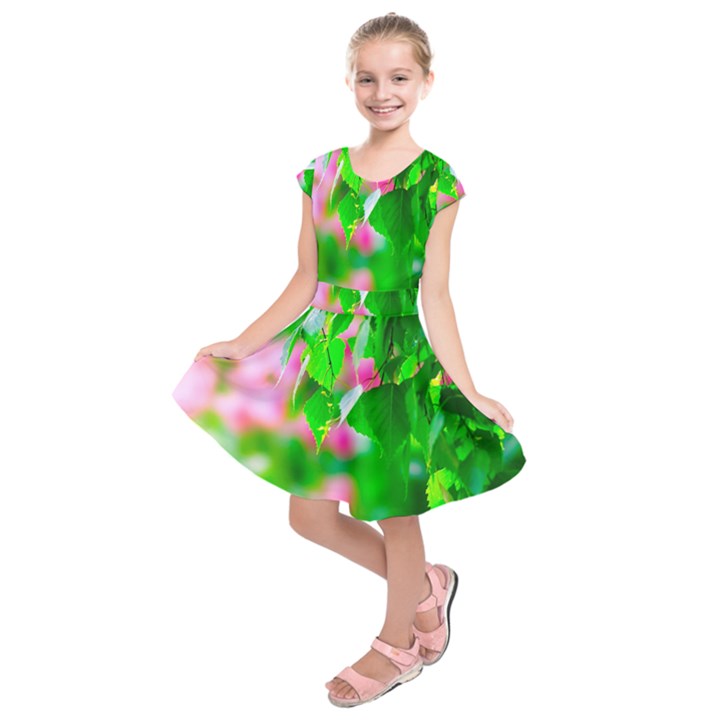 Green Birch Leaves, Pink Flowers Kids  Short Sleeve Dress