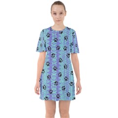 Footprints Cat Black On Batik Pattern Teal Violet Sixties Short Sleeve Mini Dress