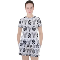 Owls And Pentacles Women s Tee And Shorts Set