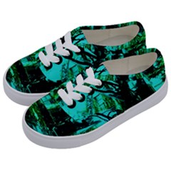 Hot Day In Dallas 50 Kids  Classic Low Top Sneakers by bestdesignintheworld