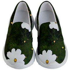 Daisies In Green Kid s Lightweight Slip Ons