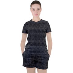 Wavy Grid Dark Pattern Women s Tee And Shorts Set