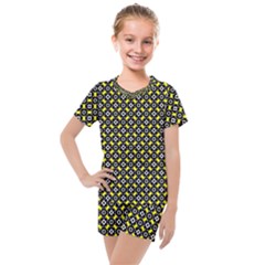 Flower Pattern Pattern Texture Kids  Mesh Tee And Shorts Set