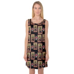 Mona Lisa Frame Pattern Sleeveless Satin Nightdress