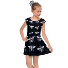 Pop Art  Bee Pattern Kids Cap Sleeve Dress