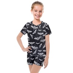 Vintage Halloween Bat Pattern Kids  Mesh Tee And Shorts Set