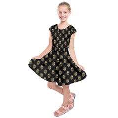 Venetian Mask Motif Pattern 1 Kids  Short Sleeve Dress by dflcprintsclothing