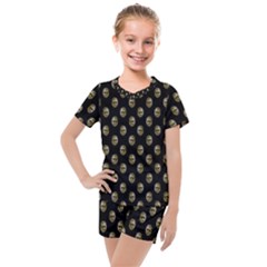 Venetian Mask Motif Pattern 1 Kids  Mesh Tee And Shorts Set