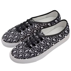 Pattern Skull And Bats Vintage Halloween Black Women s Classic Low Top Sneakers by genx