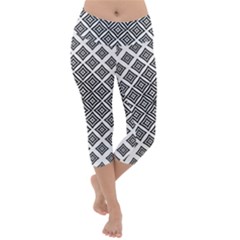 Background Pattern Halftone Lightweight Velour Capri Yoga Leggings