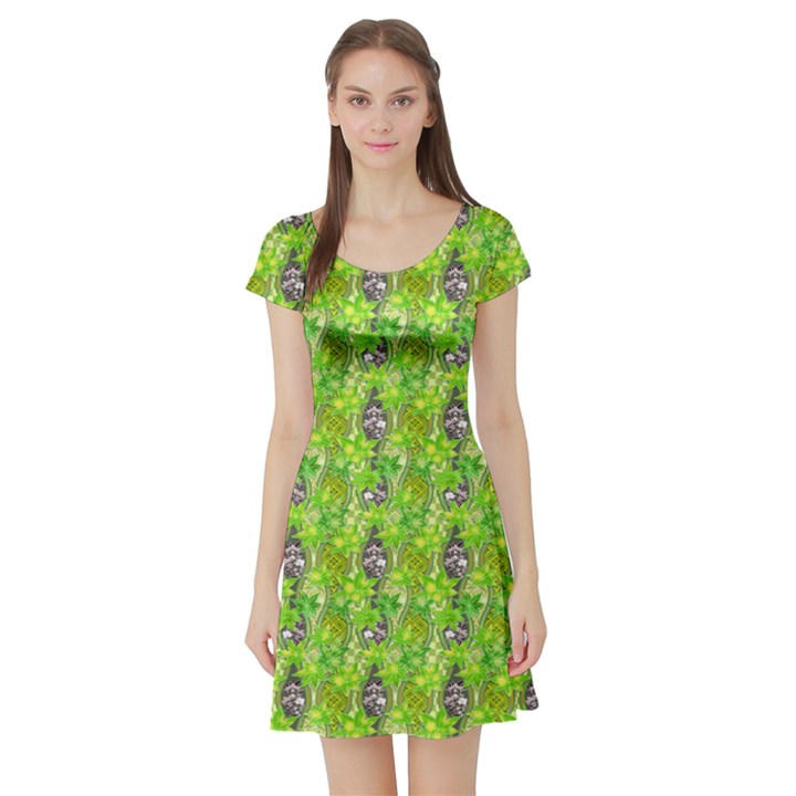 Maple Leaf Plant Seamless Pattern Short Sleeve Skater Dress