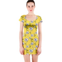 No Step On Snek Do Not Bubble Speech Pattern Yellow Background Meme Short Sleeve Bodycon Dress by snek