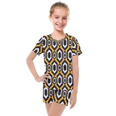 Decorative Pattern Kids  Mesh Tee And Shorts Set