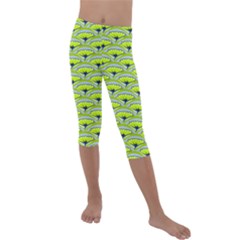 Texture Green Plant Leaves Arches Kids  Lightweight Velour Capri Leggings 