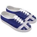 Flag Quebec Drapeau grunge fleur de lys blue and white Women s Classic Low Top Sneakers View3