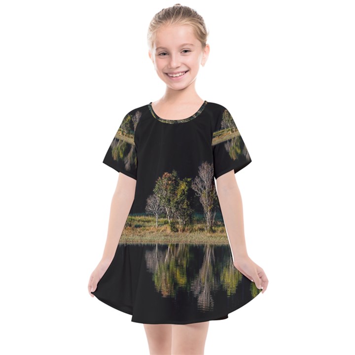 Soi Ball Symmetry Scenery Reflect Kids  Smock Dress