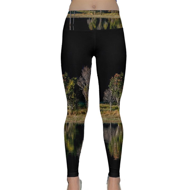 Soi Ball Symmetry Scenery Reflect Lightweight Velour Classic Yoga Leggings