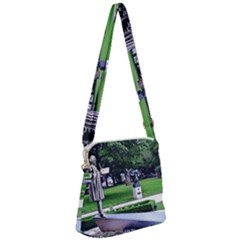 Shakespeare Garden Stratford Zipper Messenger Bag