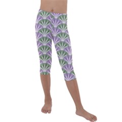 Vintage Scallop Violet Green Pattern Kids  Lightweight Velour Capri Leggings 