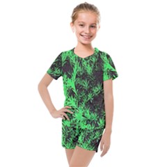 Green Etched Background Kids  Mesh Tee And Shorts Set