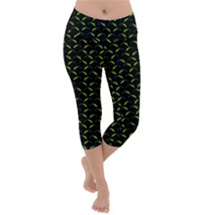 Geckos Pattern Lightweight Velour Capri Yoga Leggings