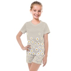 White Daisies Flower Pattern On Vintage Pastel Beige Background Retro Style Kids  Mesh Tee And Shorts Set