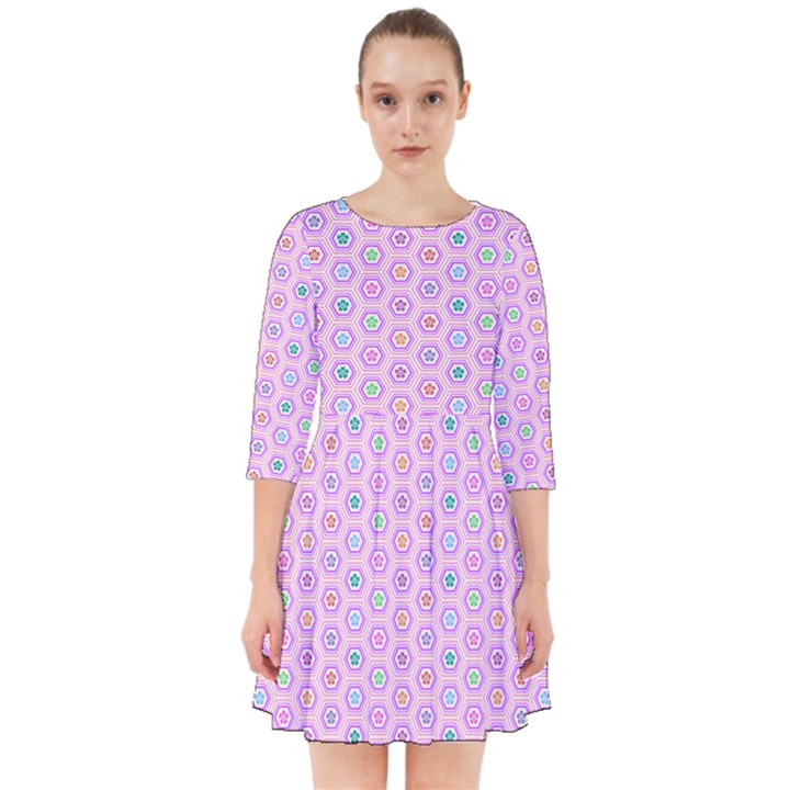 A Hexagonal Pattern Unidirectional Smock Dress