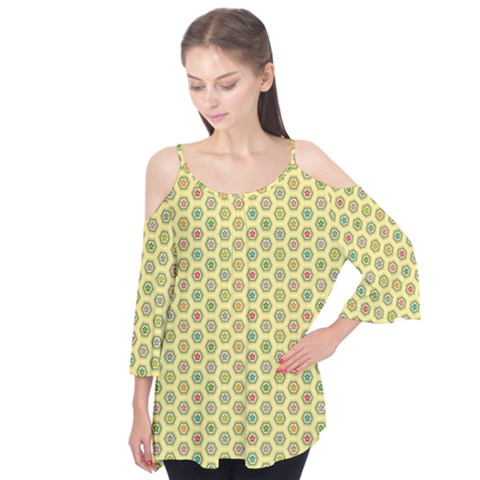 A Hexagonal Pattern Unidirectional Flutter Tees by Pakrebo