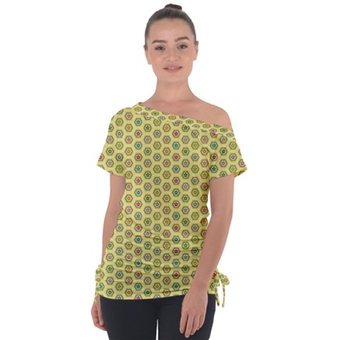 A Hexagonal Pattern Unidirectional Tie-up Tee by Pakrebo