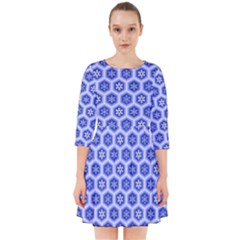 A Hexagonal Pattern Unidirectional Smock Dress