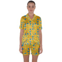 Lemons Ongoing Pattern Texture Satin Short Sleeve Pyjamas Set