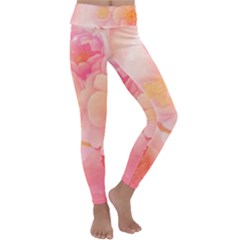 Wonderful Floral Design, Soft Colors Kids  Lightweight Velour Classic Yoga Leggings