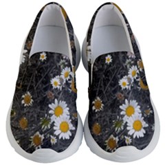 Black And White With Daisies Kids  Lightweight Slip Ons by okhismakingart