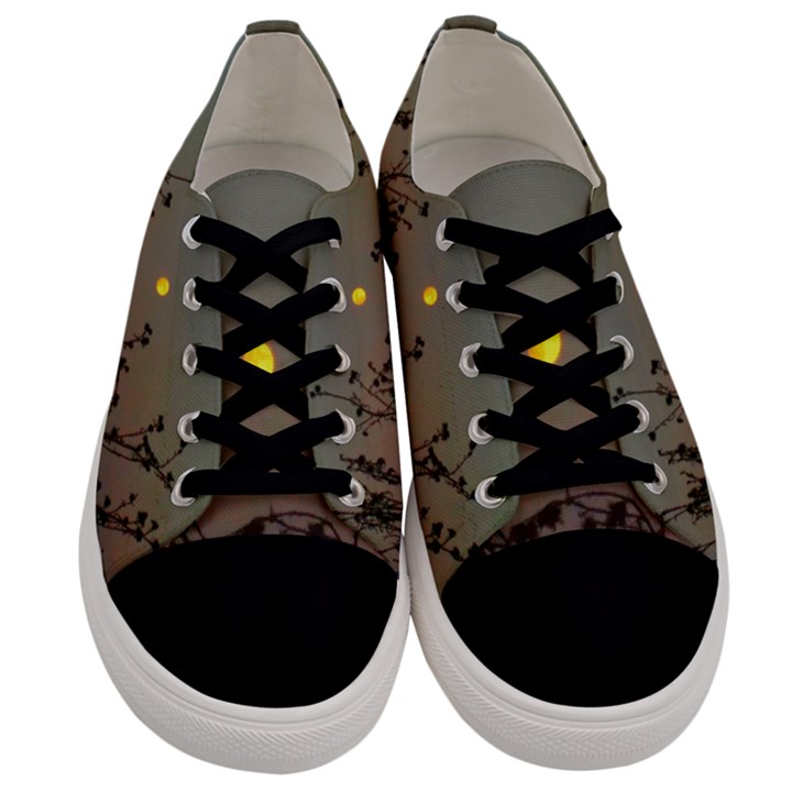 Moon and Thistle Men s Low Top Canvas Sneakers