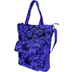 Blue Queen Anne s Lace (up Close) Shoulder Tote Bag by okhismakingart