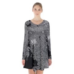 Black And White Lily Pond Long Sleeve Velvet V-neck Dress