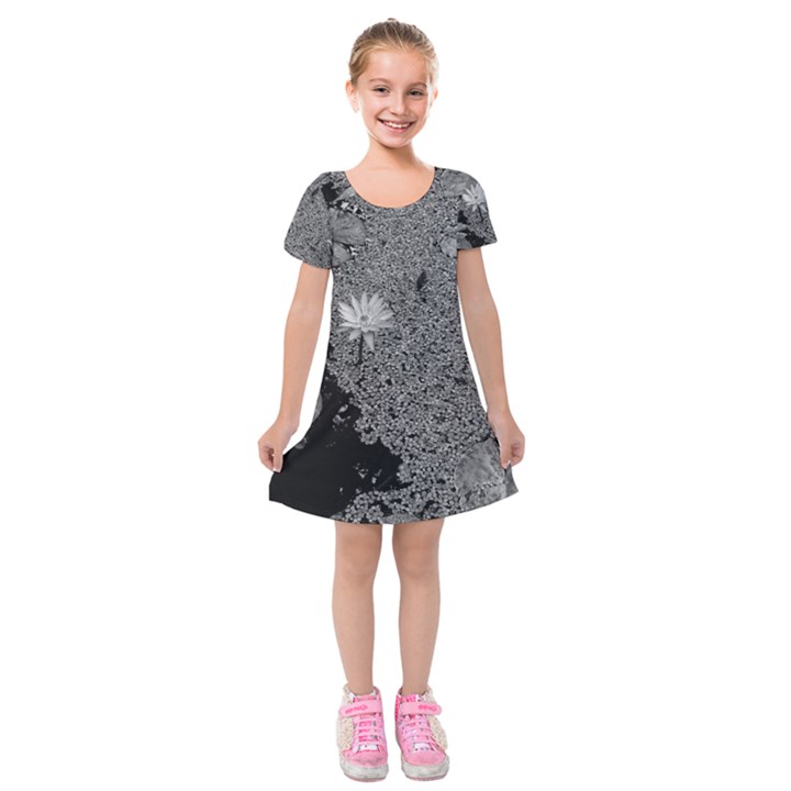 Black and White Lily Pond Kids  Short Sleeve Velvet Dress