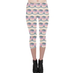 Seamless Pattern Background Cube Capri Leggings 