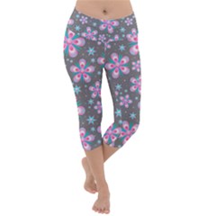 Seamless Pattern Flowers Pink Lightweight Velour Capri Yoga Leggings