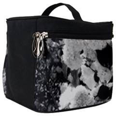 Black And White Snowballs Make Up Travel Bag (big)