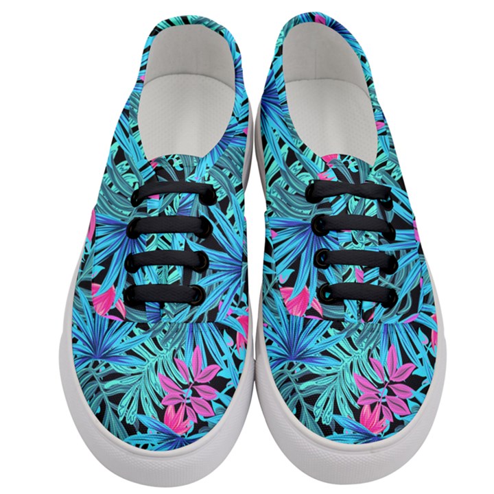 Leaves  Women s Classic Low Top Sneakers